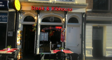 Fred's Steak Ribhouse inside