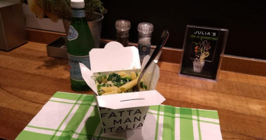 Julia's Pasta outside