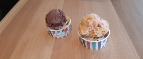 Ice Cream Gemelli inside