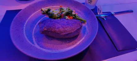 Saint Tropez Lounge food