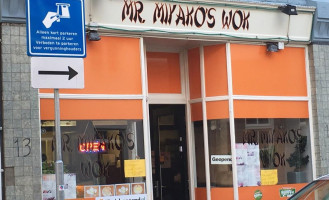 Mr. Miyako's Wok Go outside