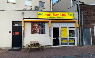 Bay Luu outside