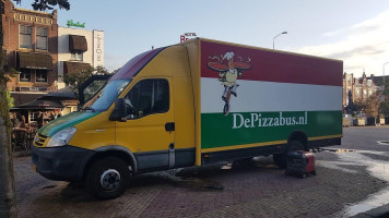 Pizzabus outside