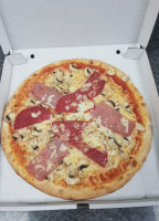 Pizza Donna Lisse food