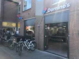 Domino’s Pizza Drunen outside