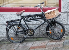 Café Bohème outside