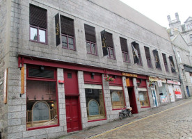 Café Bohème outside