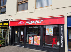 Pizza Hut outside