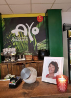 Ayo Surinaamse Broodjes En Maaltijden inside