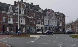 Domino's Pizza Koningin Emmaplein outside