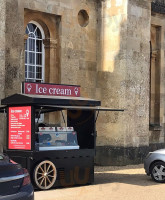 The Oxfordshire Pantry outside