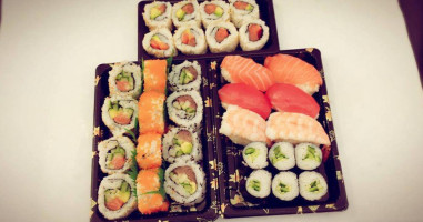 Aroi Sushi Heemskerk food