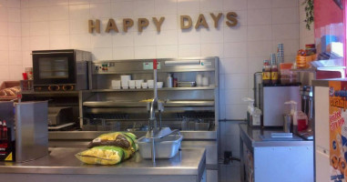 Happy Day‘s Cafetaria inside