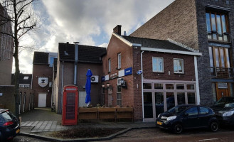 Cafe De Kerk outside