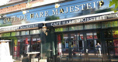 Cafe De Hare Majesteit outside