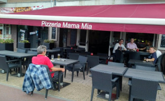 Pizzeria Mama Mia Huizen inside