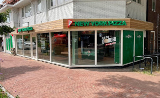 New York Pizza outside