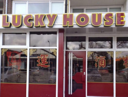 Chinees-indisch Specialiteiten Lucky House Vlijmen outside