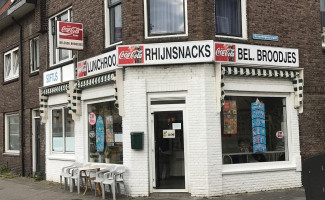 Rhijnsnack outside