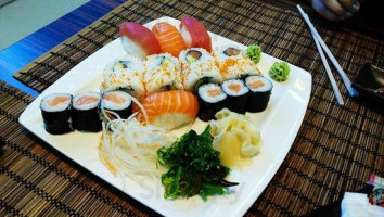 Sushi Miomi food