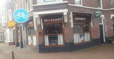 Café Mileya's Corner outside