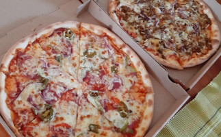 Pizza Aro food