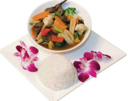 Thinthan Thai Food food