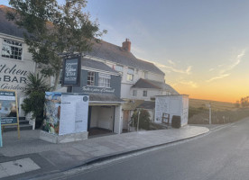 The Cornishman Inn outside