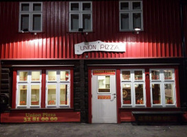 Union Pizza Sentrum outside