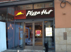 Pizza Hut Filmstaden outside