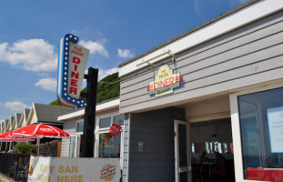 The Prom Diner outside