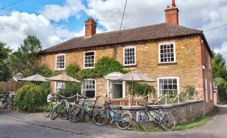 The Welby Arms outside