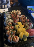 100% Sushi food