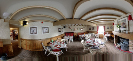 Commercialm Inn inside