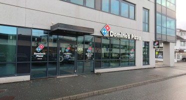 Domino’s Pizza outside