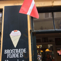 Brostraede Is outside