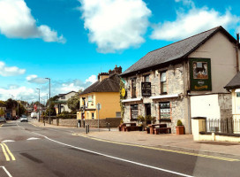 The Dark Horse Pub outside