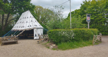 Fox And Hounds outside