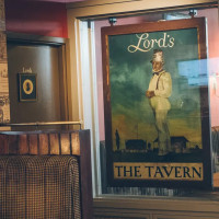 Lord's Tavern inside