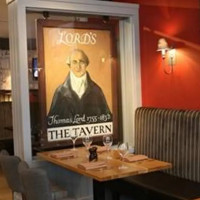 Lord's Tavern food