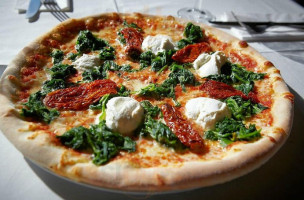 Pizza Margherita food