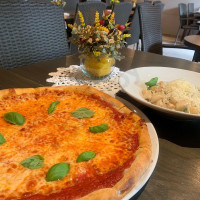 Nonna Pizza Cafe food