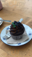 Leli's Cupcakes food