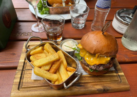 The Dutch Pub food