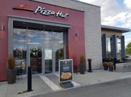 Pizza Hut outside