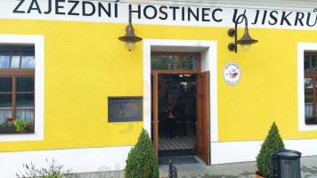 Zajezdni Hostinec U Jiskrů outside