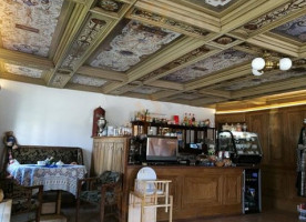 Café Nostalgie inside