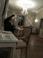 Piano Nobile At Chateau Mcely inside