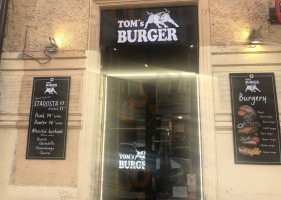 Tom's Burger food