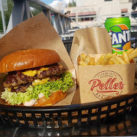 Pelles Pizza food